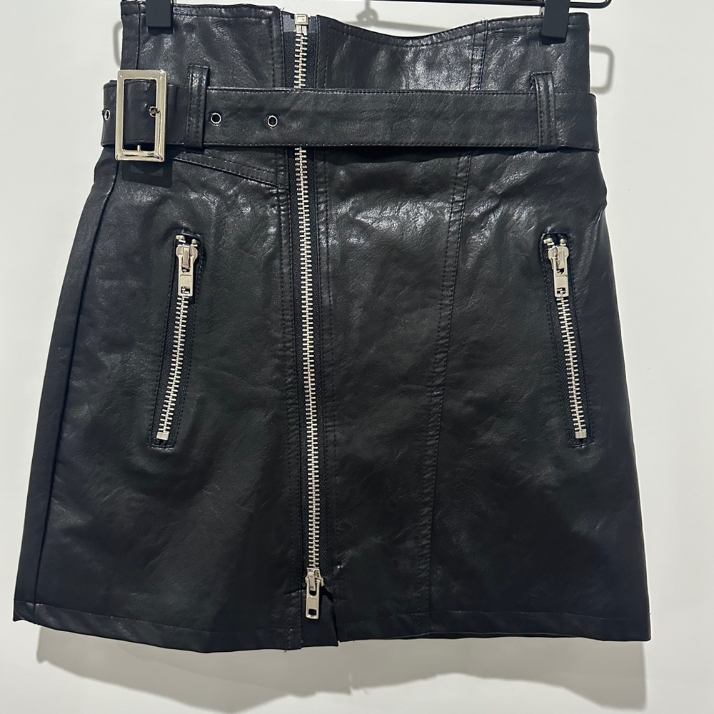 FAUX LEATHER HIGH WAISTED MOTO STYLE BELTED MINI SKIRT